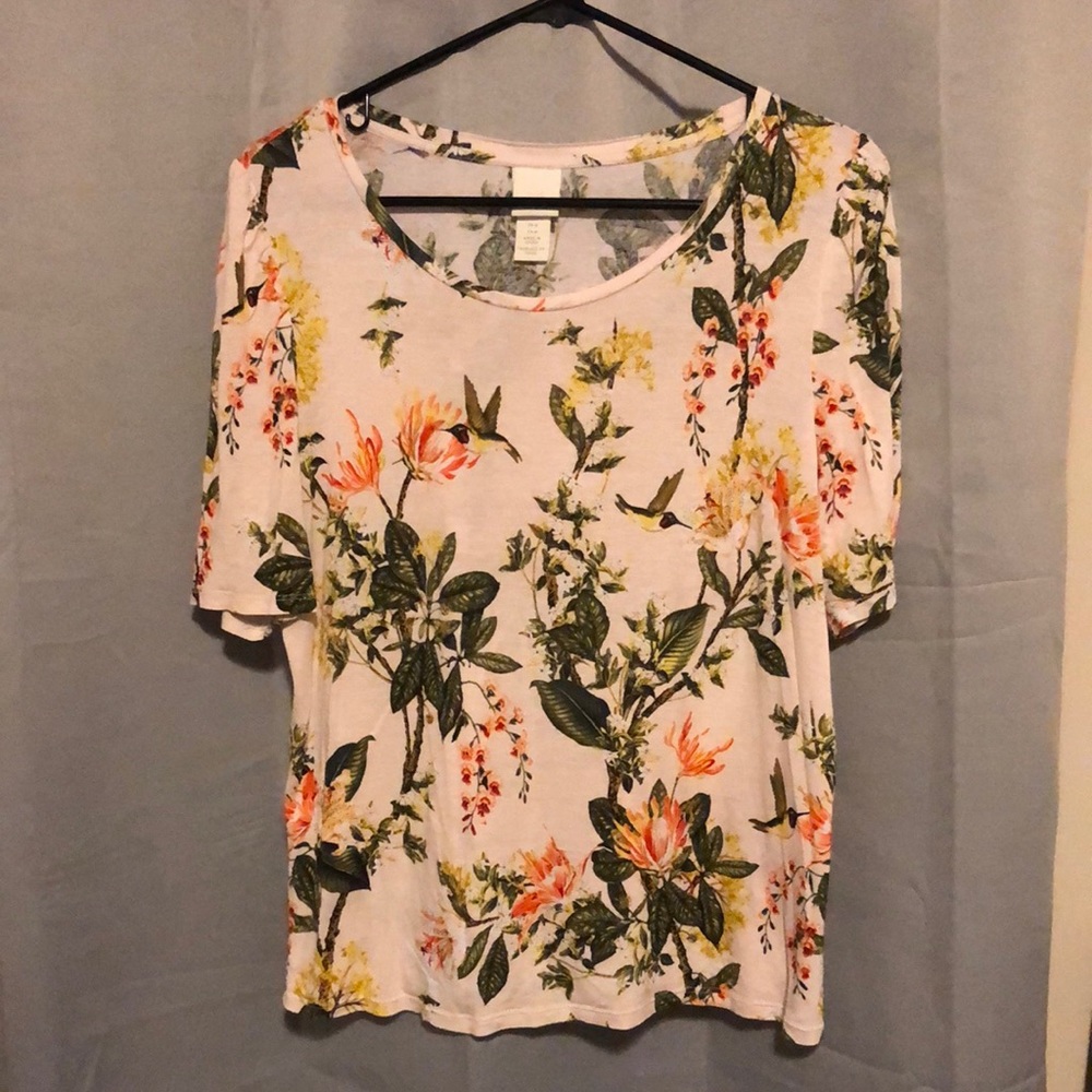 Tropical top with pleated shoulders